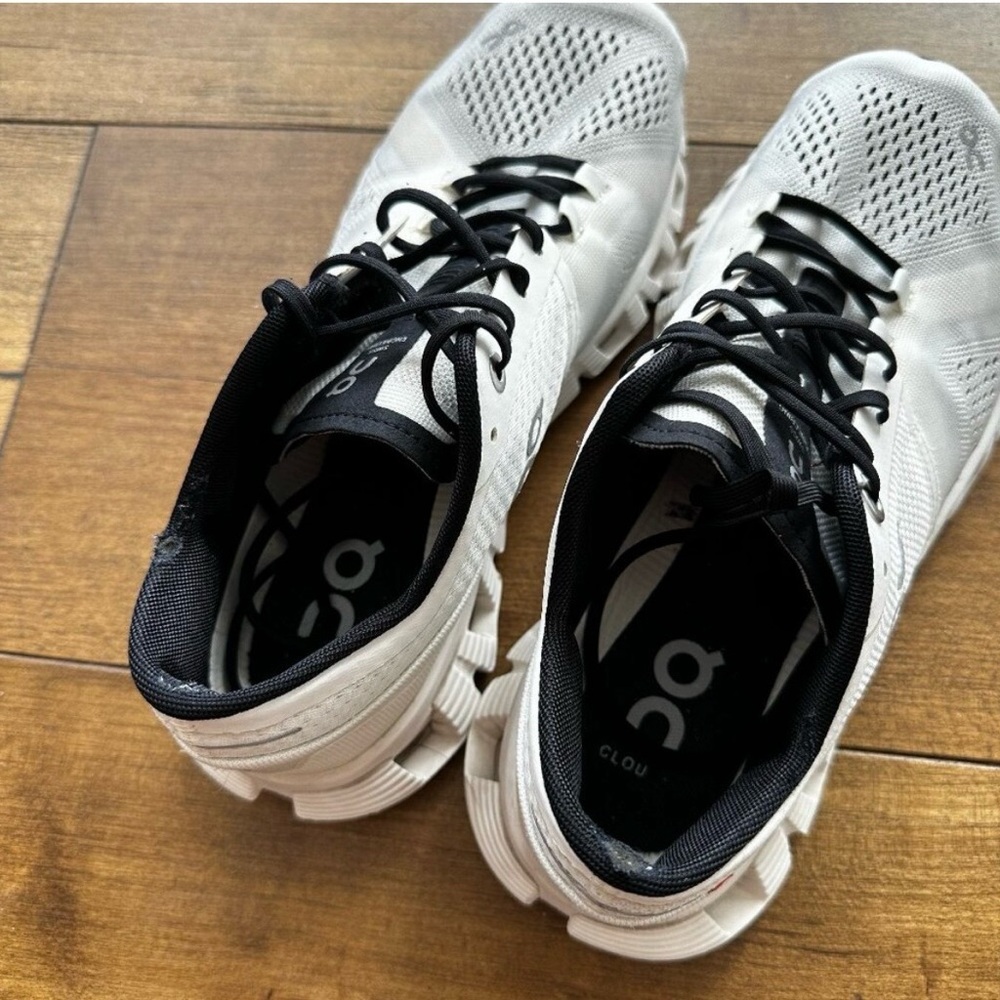On Running Cloud,  White and Black Running Shoes size 7.5 PLEASE READ BELOW - Picture 5 of 12